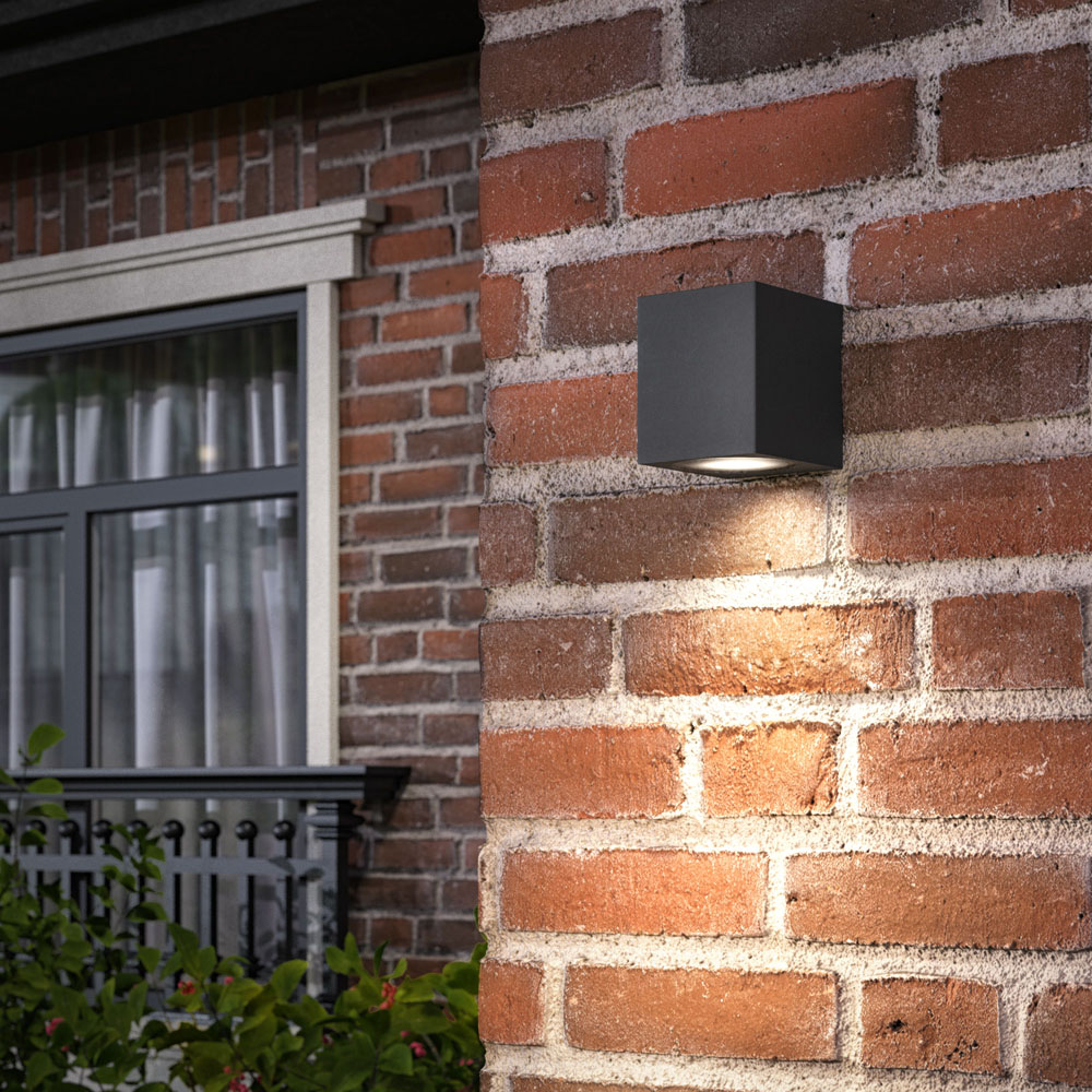 Outdoor_Wall_Scene_4_Lido-Short-Black_HR