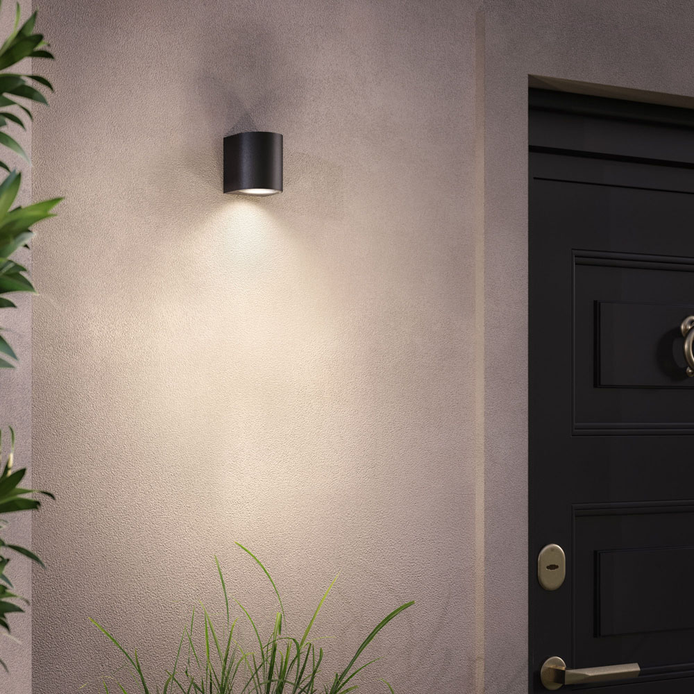 Outdoor_Wall_Scene_1_Piove-Short-Black